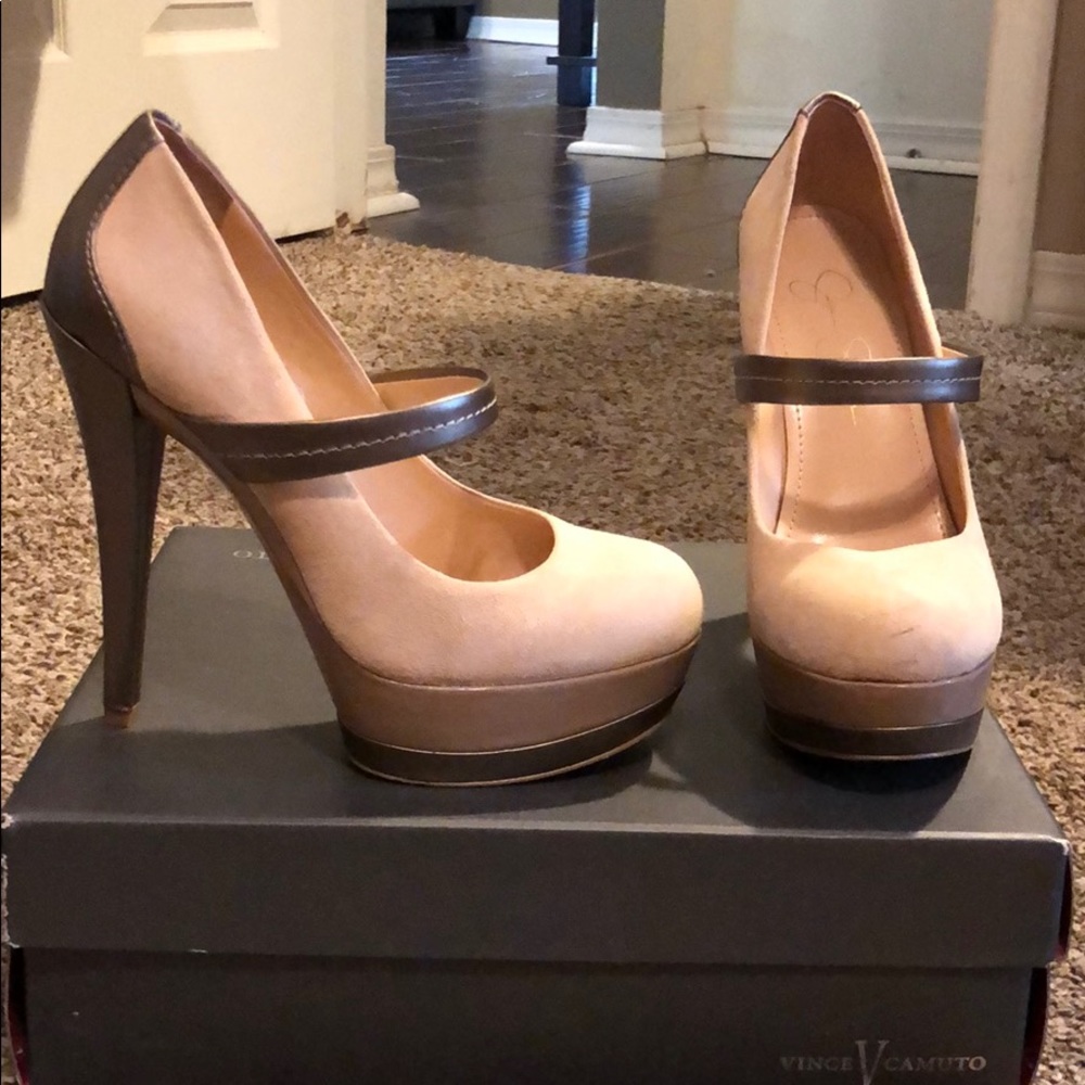 Jessica Simpson pump